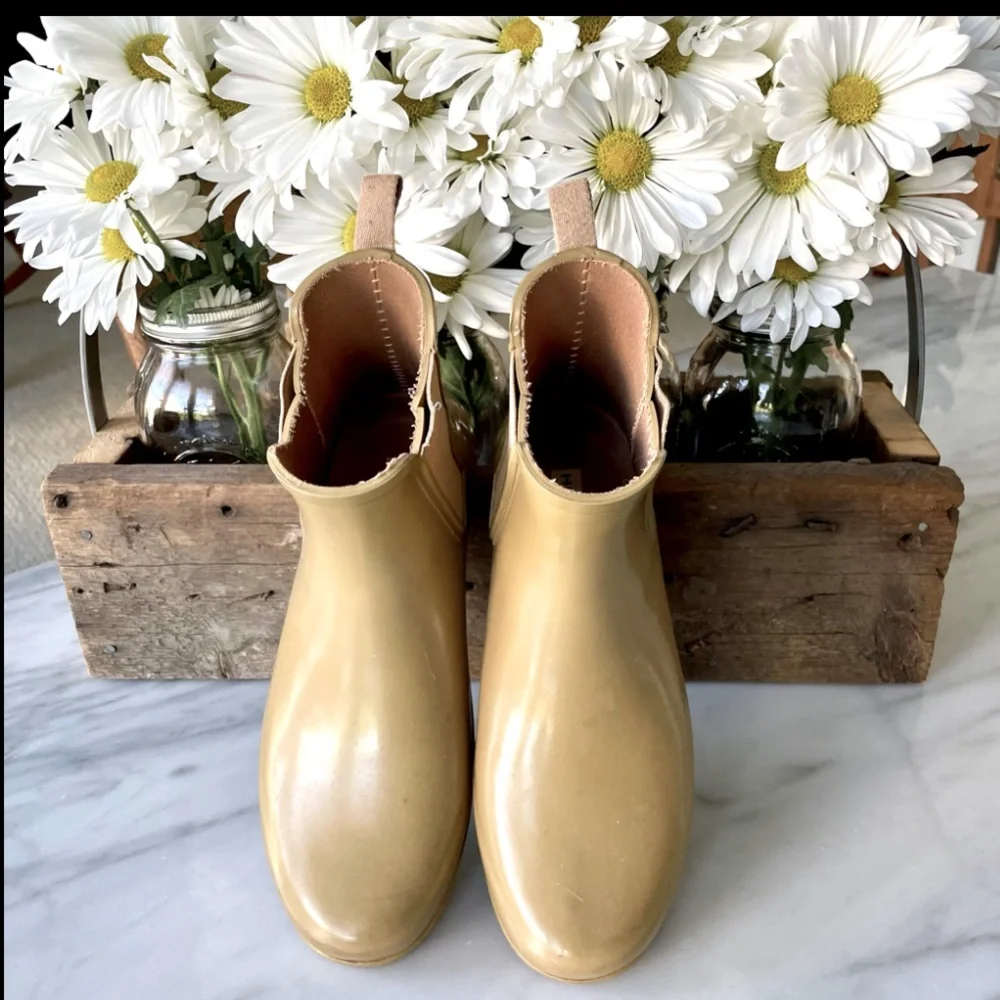 Hunter•Chelsea”Refined”Rubber Rain Boots•US 7•Retired Khaki•Slip-On•Gently Loved - Picture 5 of 14